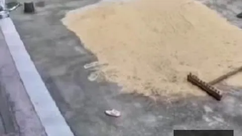 亚马尔沙发之吻，网友热议：这位女友美得惊心动魄终极指南